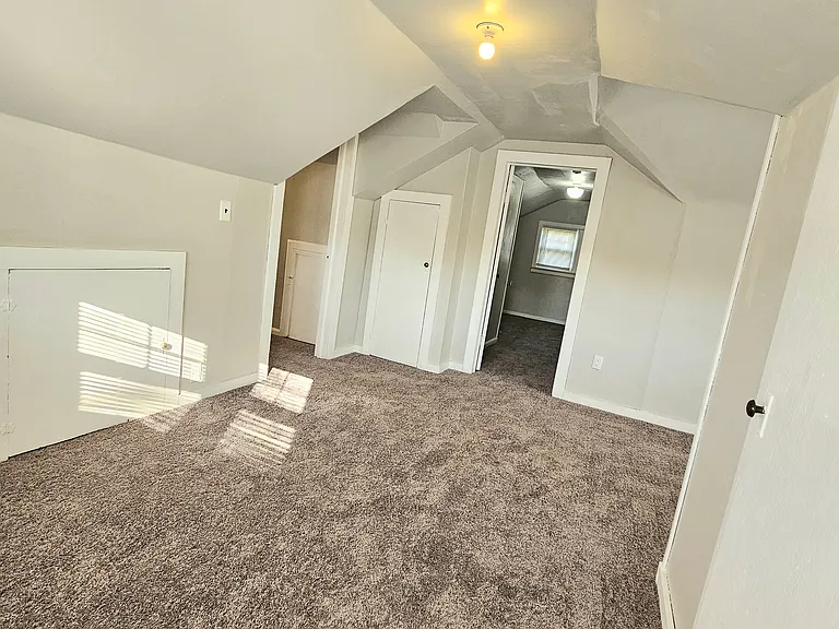 867 Farnham Ave — Photo 28