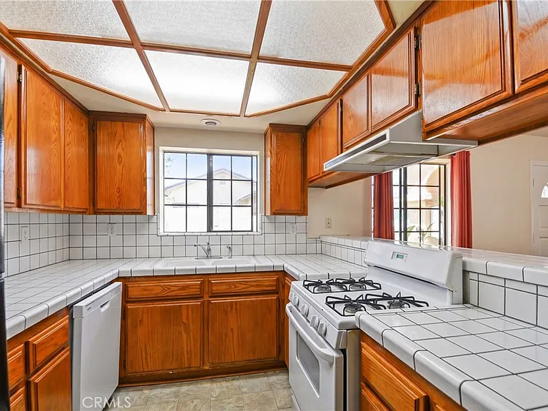 1052 Belmont Ave #A — Photo 4