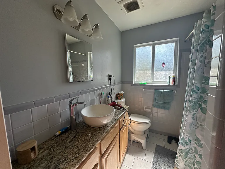 3125 W University Ave — Photo 15