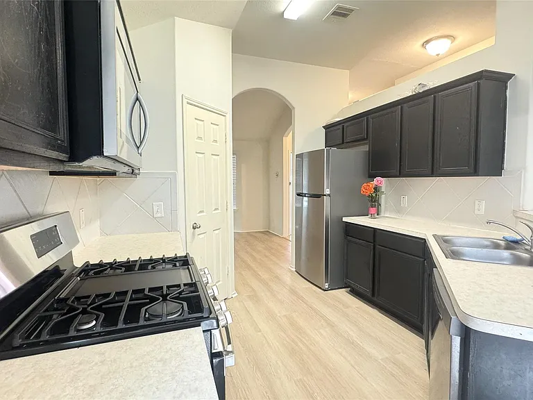6818 Hampden Point Ct — Photo 5