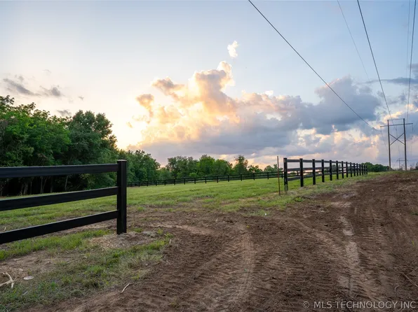 1 S Elwood Ave W, Glenpool, OK 74033