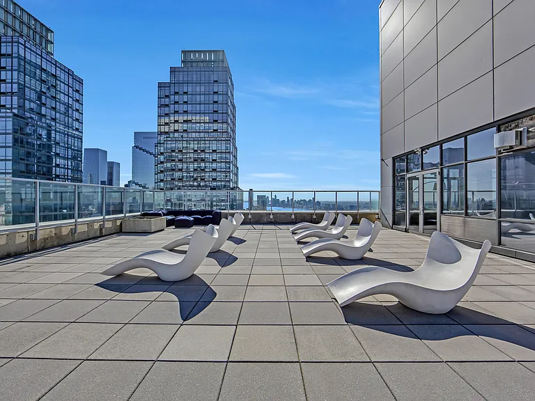 635 W 42nd St #28C — Photo 18