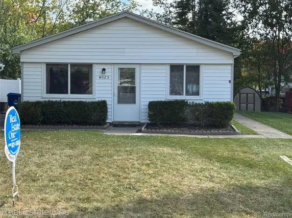 4025 Cresthaven Dr, Waterford, MI 48328