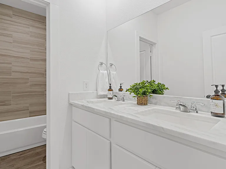 1303 S Bells Dr — Photo 8