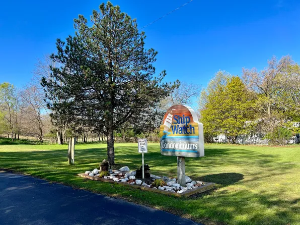 317 5th Ave APT 1, Manistee, MI 49660