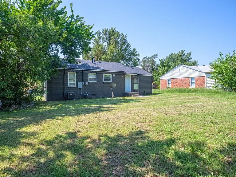 511 E Grumman Dr — Photo 16