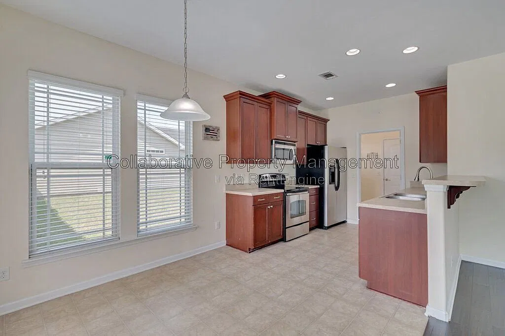 3 bed, 2.5 bath, 1568 sqft, $2,350 — Photo 4