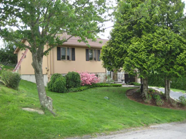 293 Robert Gray Ave, Tiverton, RI 02878