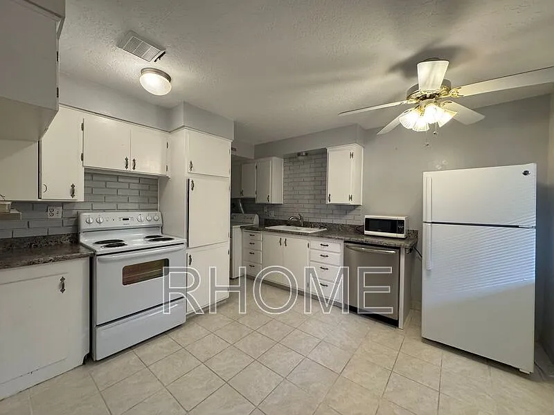 2 bed, 1.0 bath, 750 sqft, $1,349 — Photo 2