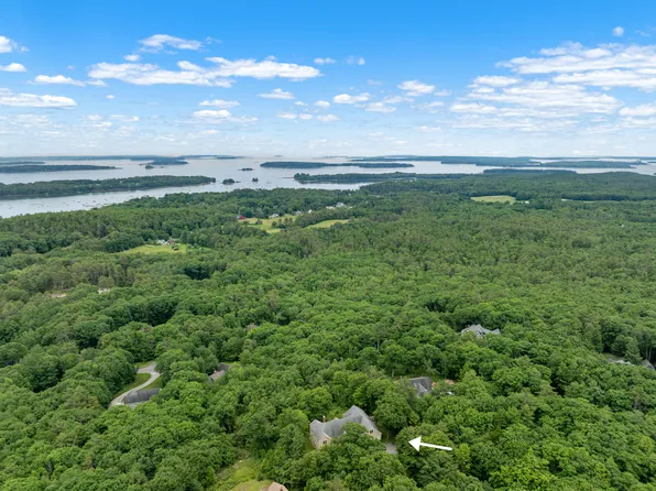 6 Ship View Lane, Freeport, ME 04032