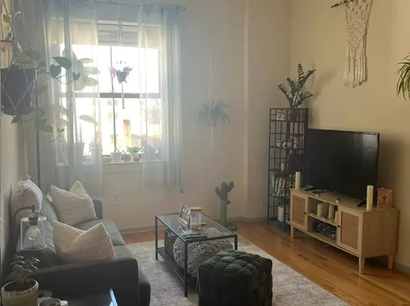 15 S Bank St APT 401, Philadelphia, PA 19106