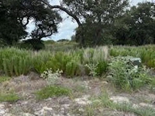 170 Villages Dr, Rockport, TX 78382