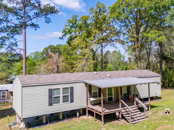 275 Bryan St, Zavalla, TX 75980
