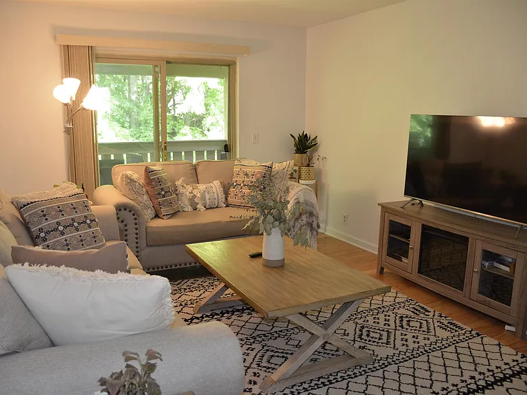 815 Ashlawn Pl — Photo 5