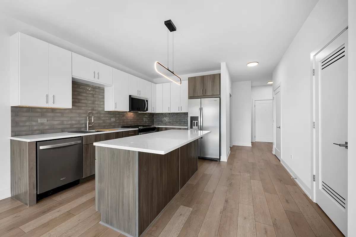 Building Photo - 27 W Park Blvd #306