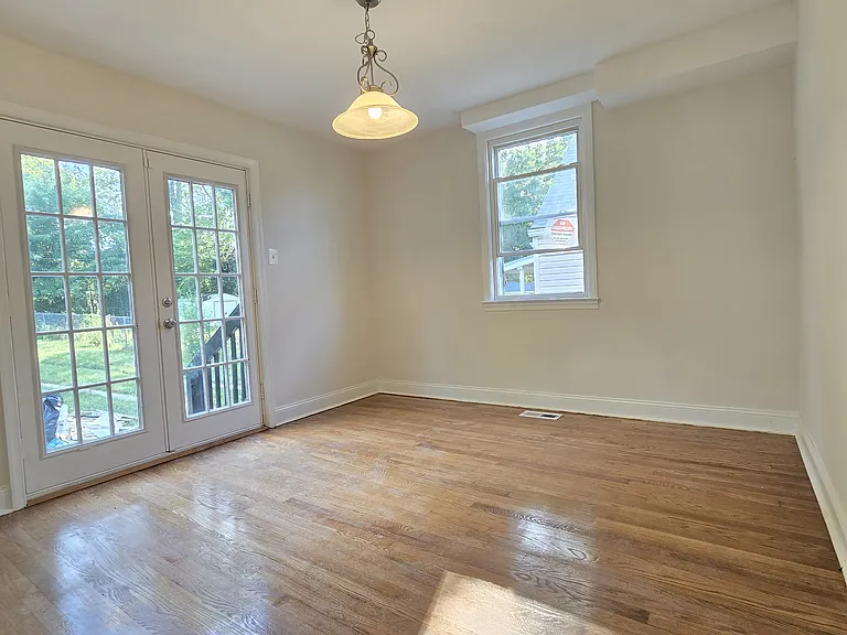 2515 Creighton Ave — Photo 2