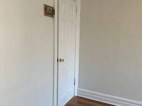 3rd image of 75 E 236th St Floor 1