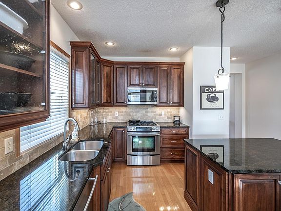 3rd image of 15056 Dutchman Ct