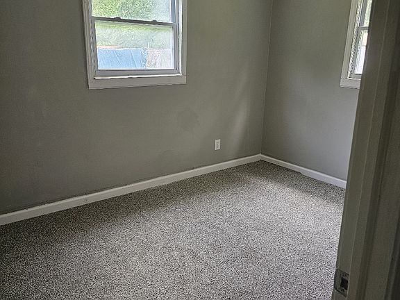 5th image of 102 Walker Ln