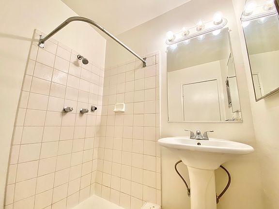 5th image of 448 S Alexandria Ave APT 201A