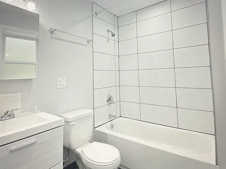 7630 N Eastlake Ter #1E — Photo 9