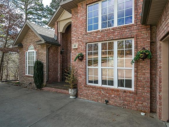 2nd image of 62 Lyndhurst Dr