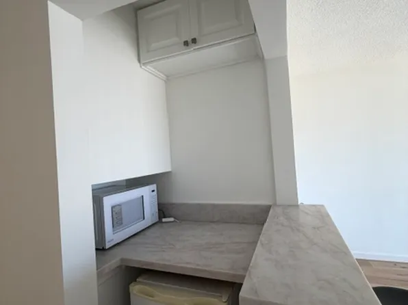 11906 Goshen Ave APT 8, Los Angeles, CA 90049