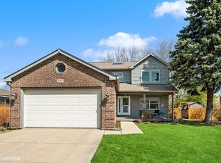 948 Cliff Ct, Carol Stream, IL 60188