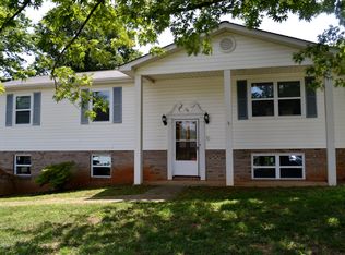 2220 Mark Ln, Maryville, TN 37803