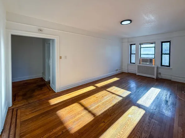 36 Duncan Avenue image 7 of 31