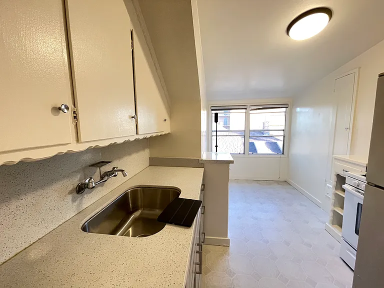2732 Hillegass Ave #5 — Photo 6