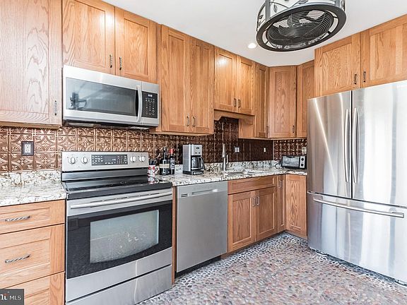 3rd image of 1333 Poplar Hill Dr