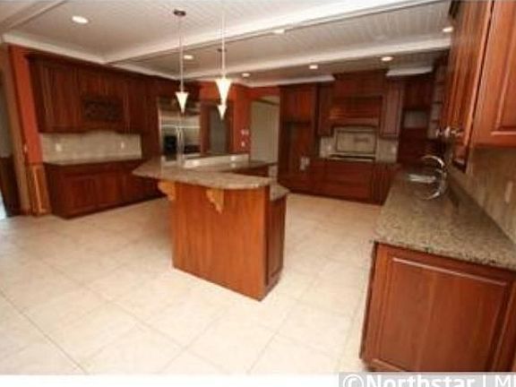 3rd image of 11040 Huntington Ave