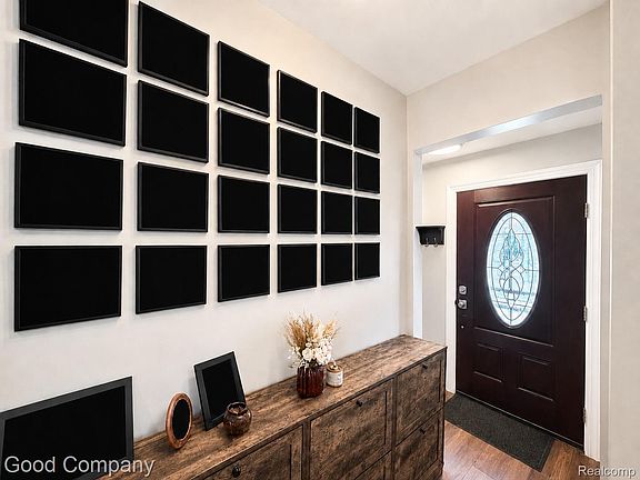 3rd image of 15131 Vaughan St