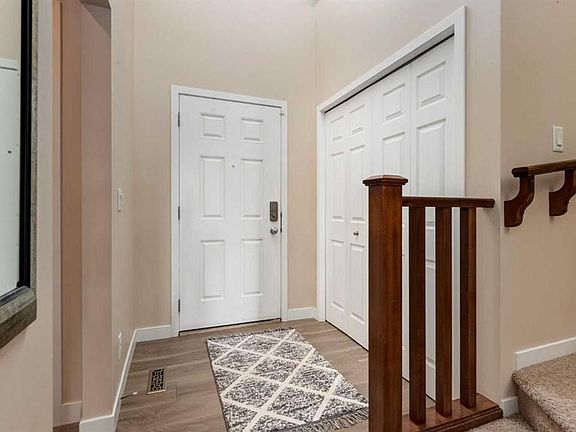 3rd image of 82 W Brightoncrest Grv SE