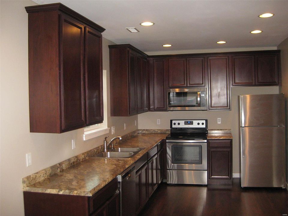 1st image of 151 W Arlee Ave