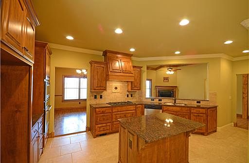 3rd image of 5599 Murfield Dr