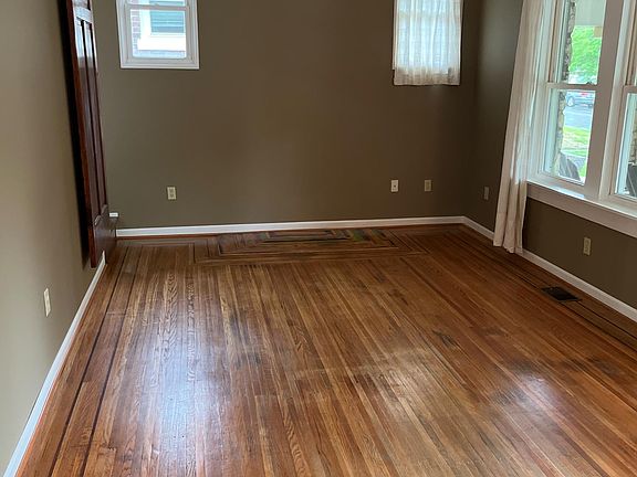 3rd image of 518 E Barbee Ave
