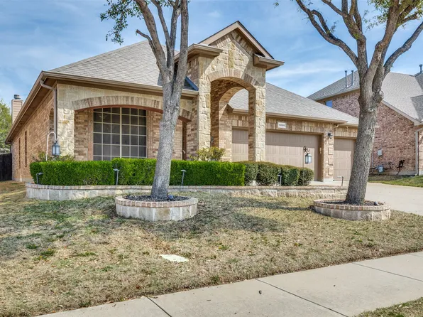 10028 Red Bluff Ln, Fort Worth, TX 76177
