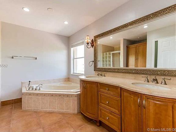 4th image of 4181 N Silverado Cir