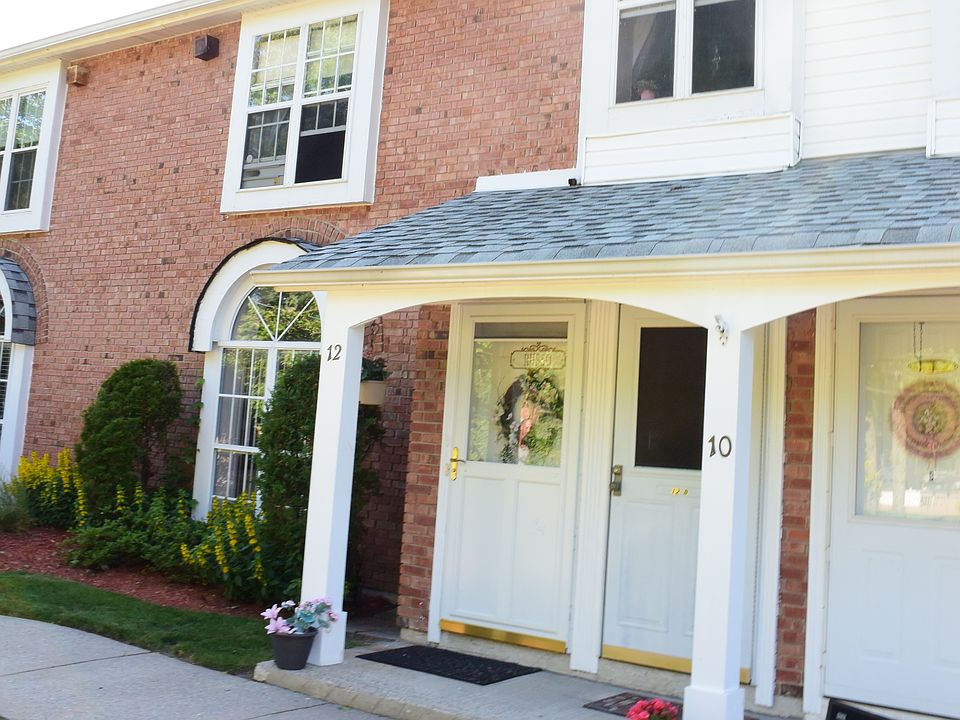 2nd image of 12 Village Ln #B