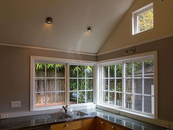 3rd image of 4146 SW Hamilton St