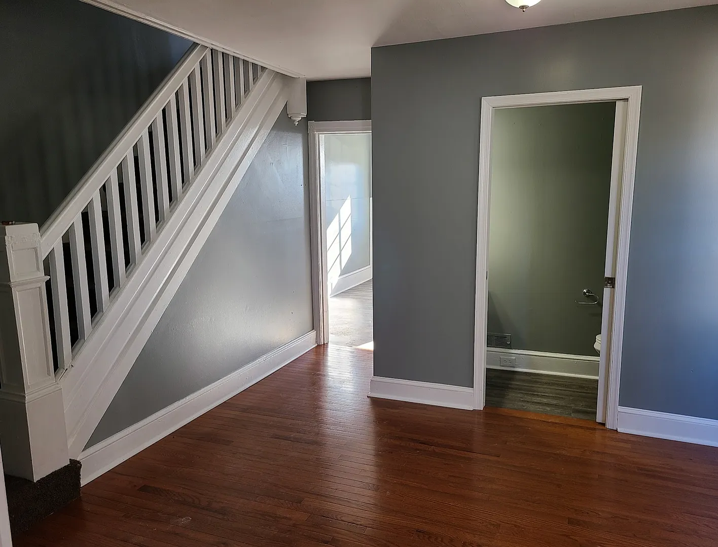 Twin home with updated kitchen, washer/dry on first floor, private back yard and porch. — Photo 4