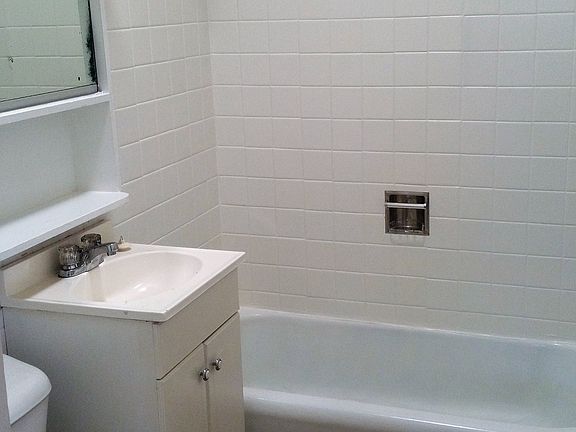 4th image of 1411 Crescent Dr
