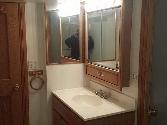 5th image of 1580 Earl Dr