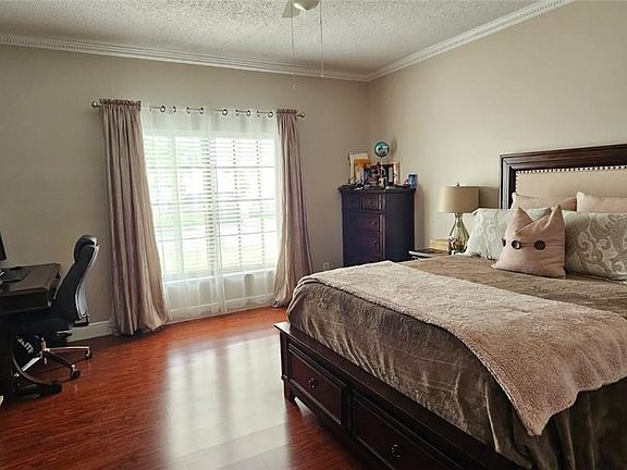 4th image of 2400 SW 82nd Avenue