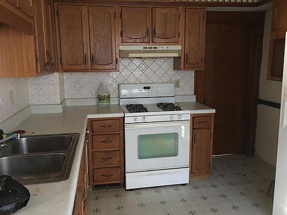 3rd image of 806 S 20th St