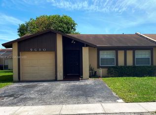 9610 W Heather Ln, Hollywood, FL 33025