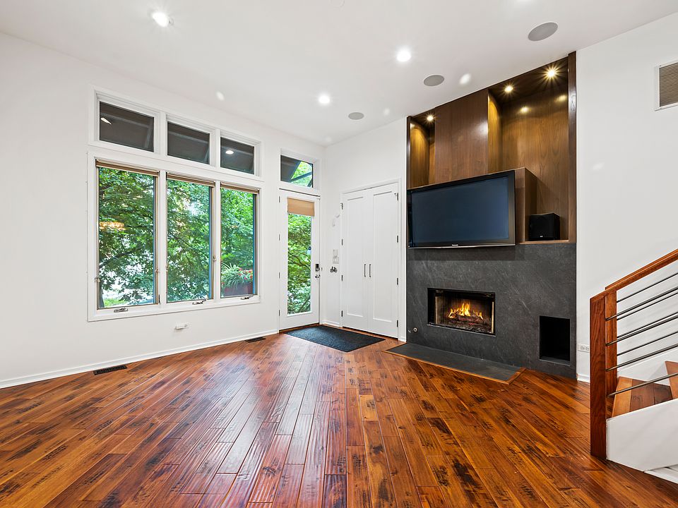 1st image of 2257 W Saint Paul Ave