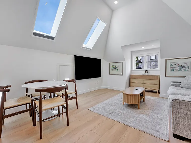 957 Nicola St #201 — Photo 24